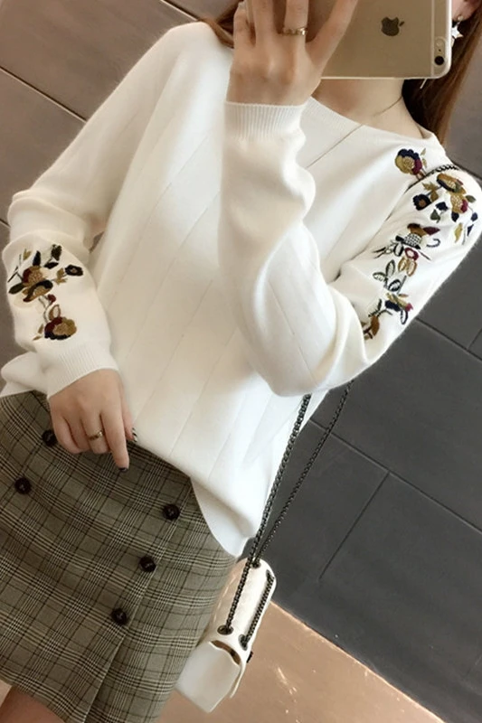 2018 Autumn and Winter Women Sweater and Pullovers Leisure Female Flowers Embroidered Patch Knitted Sweater LJ1013 2018 Autumn and Winter Women Sweater and Pullovers Leisure Female Flowers Embroidered Patch Knitted Sweater LJ1013