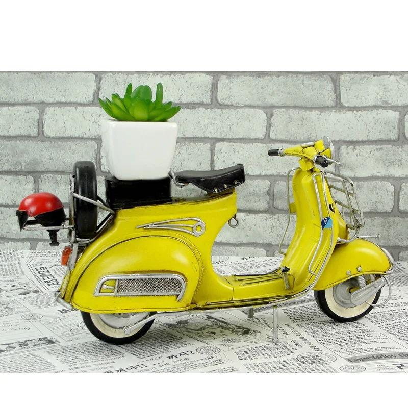 Modello-di-Vespa-mini-metallo-del-modello-del-motociclo-giallo-ROSSO-Italia-annata-1-12-moto