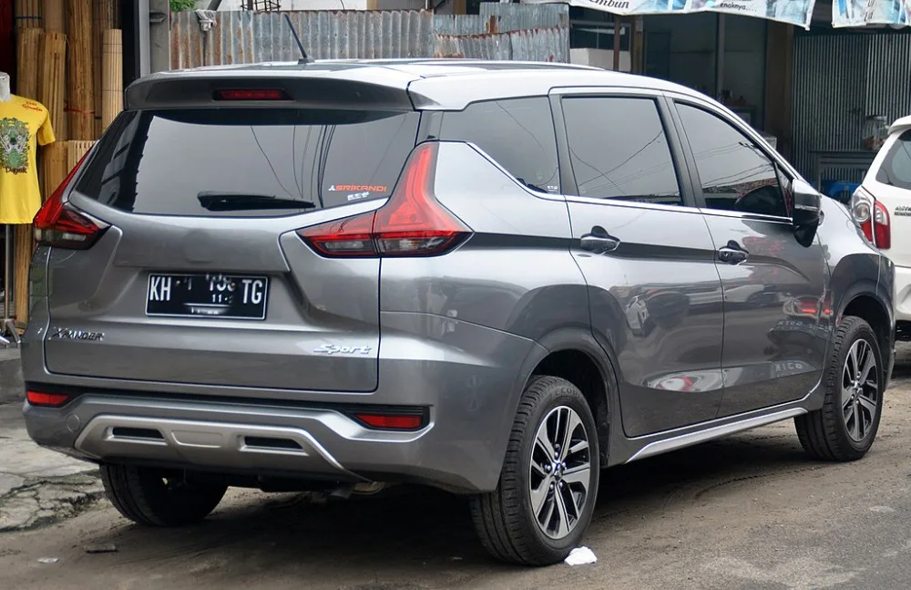 1024px-Mitsubishi_Xpander_Sport_(belakang),_Palangkaraya 