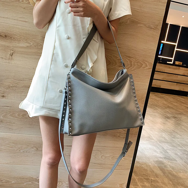 

Luxury Handbags Women Bags Designer 2019 New Fashion Rivets Shoulder Messenger Bags Ladies Casual Tote Bags for Women Sac A Main