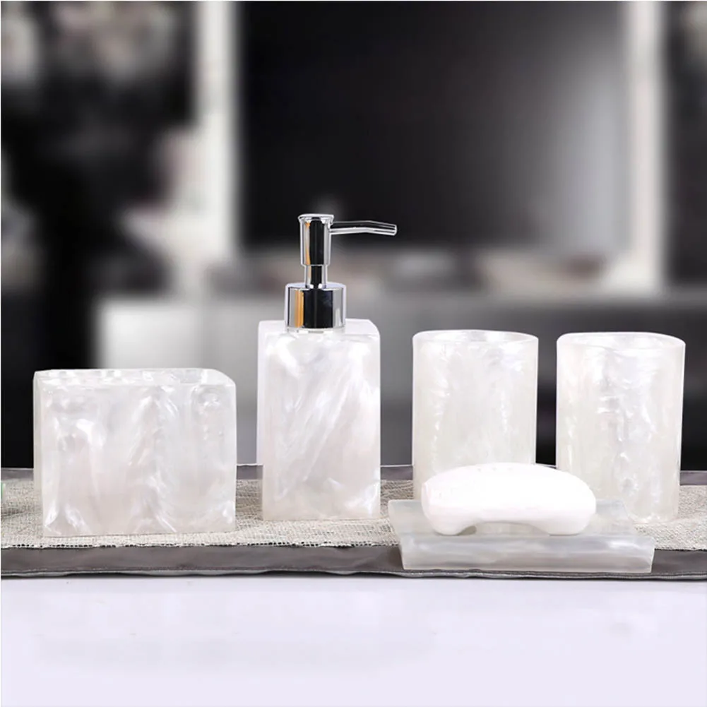 Online 5 Pcs Harz Bad Zubehör Set Lotion Dispenser mit Pumpe + Zahnbürste Halter + Seife Schüssel + 2 Tumbler Sets PAK55