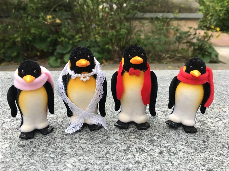 

Epoch Sylvanian Families Penguins Family 4pcs Parents & Kids Set New unused No Package