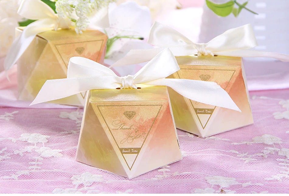 50 шт./лот многоцветный треугольной пирамиды Стиль свадьбы пользу коробки и сумки сладкий подарок конфеты Коробки для День рождения поставки
