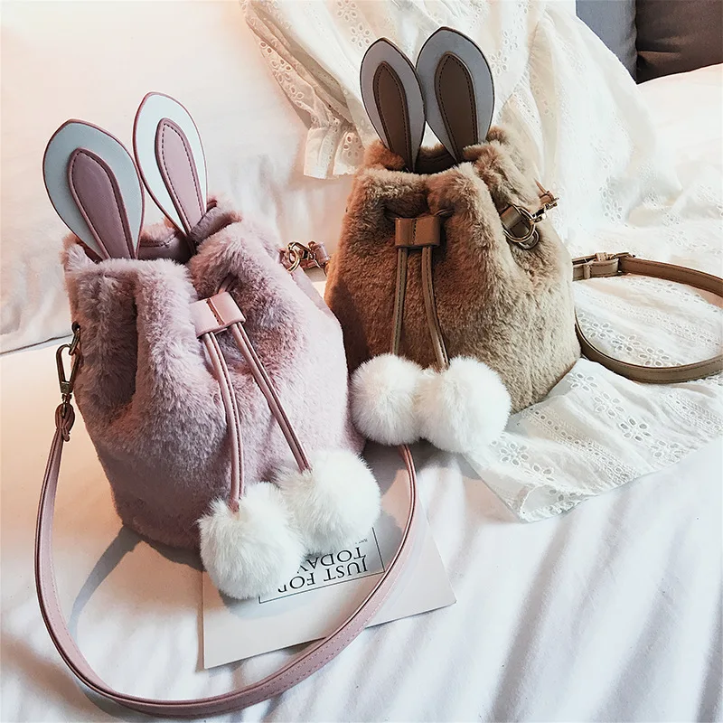 

Luxy Moon 2019 New Female Cute Small Bag Korean Version of The Wild Messenger Bag Fashion Girl Shoulder Bag plush bucket bag