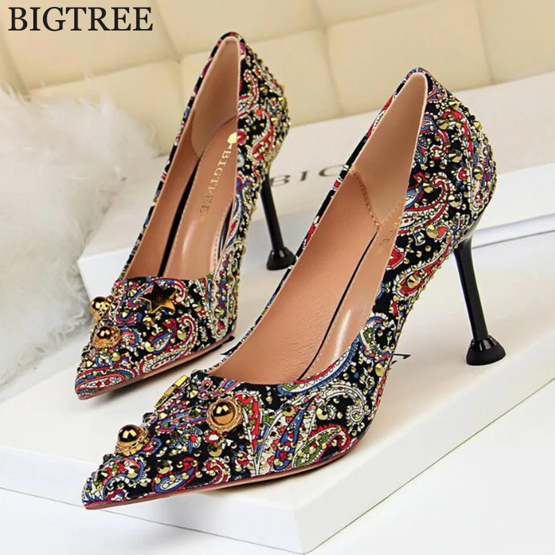 

Retro Lady Shoes Suede High Heels printing Woman Shoes Pointed Toe Dress Shoes Basic rivet Pumps Women Boat zapatos mujer c666
