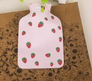 strawberry Мини горячей воды руки теплый мешок мультфильм воды инъекций сумка для хранения портативный ручной подогреватель девушки карманные ручной ноги грелки - Цвет: strawberry