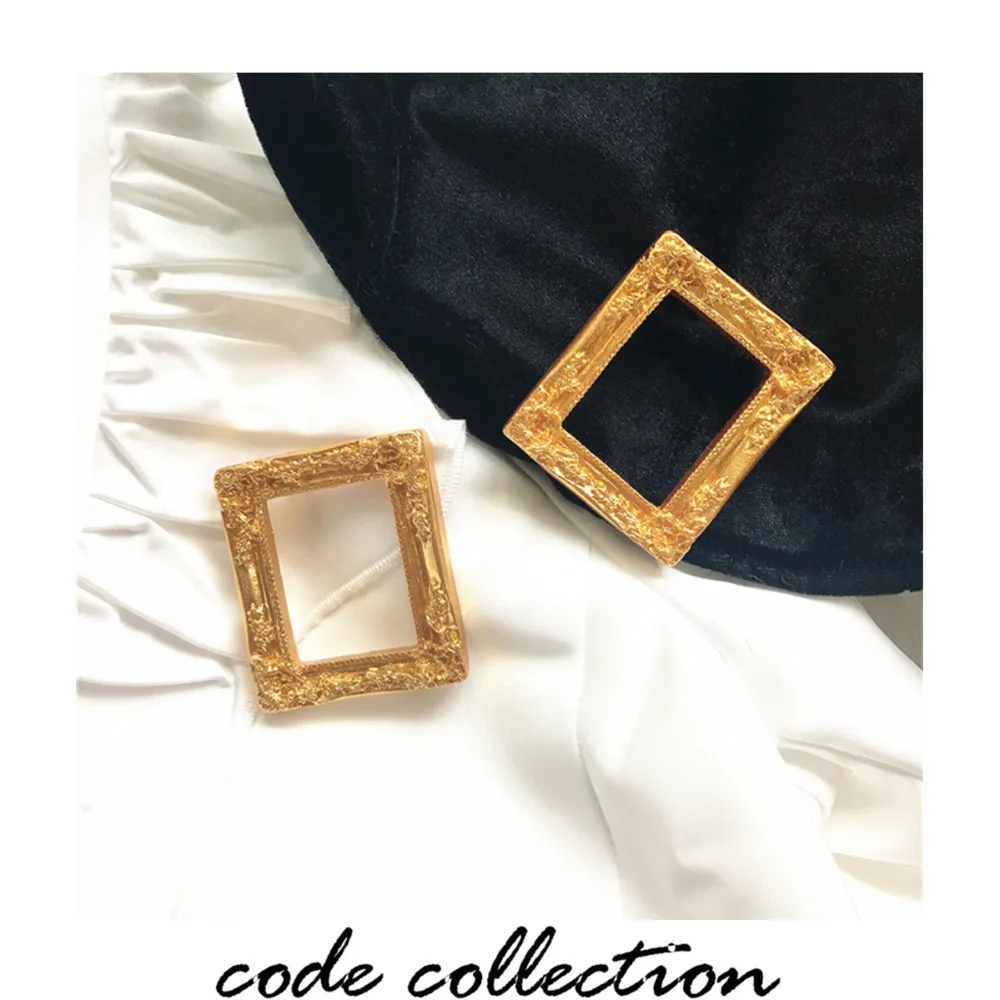 NEW Vintage Fashion Painting Frame Emboss Lapel Pin Hollow Large Size Picture Frame Collar