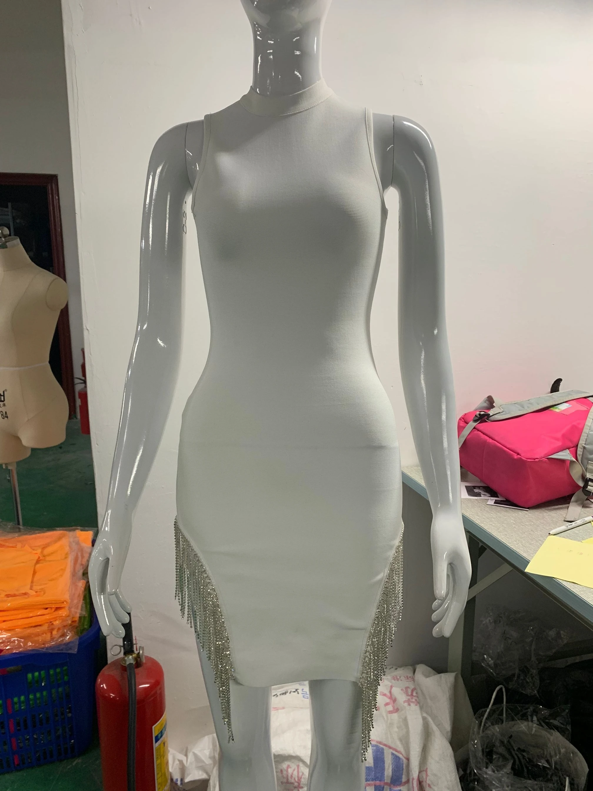 KLEEZY Femme, белое платье, бандаж, без рукавов, с кисточками,, модные, вечерние, мини платье, облегающее, облегающее, сексуальное, Vestidos Outlets BY8103