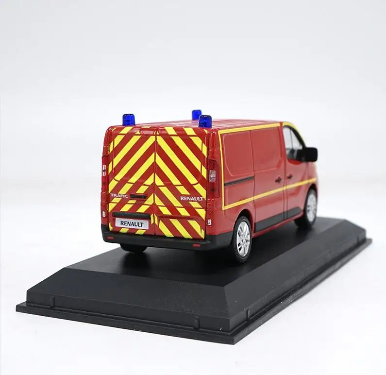 Модель автомобиля Renault Trafic масштаб 1:43 литые игрушки металлические Литые