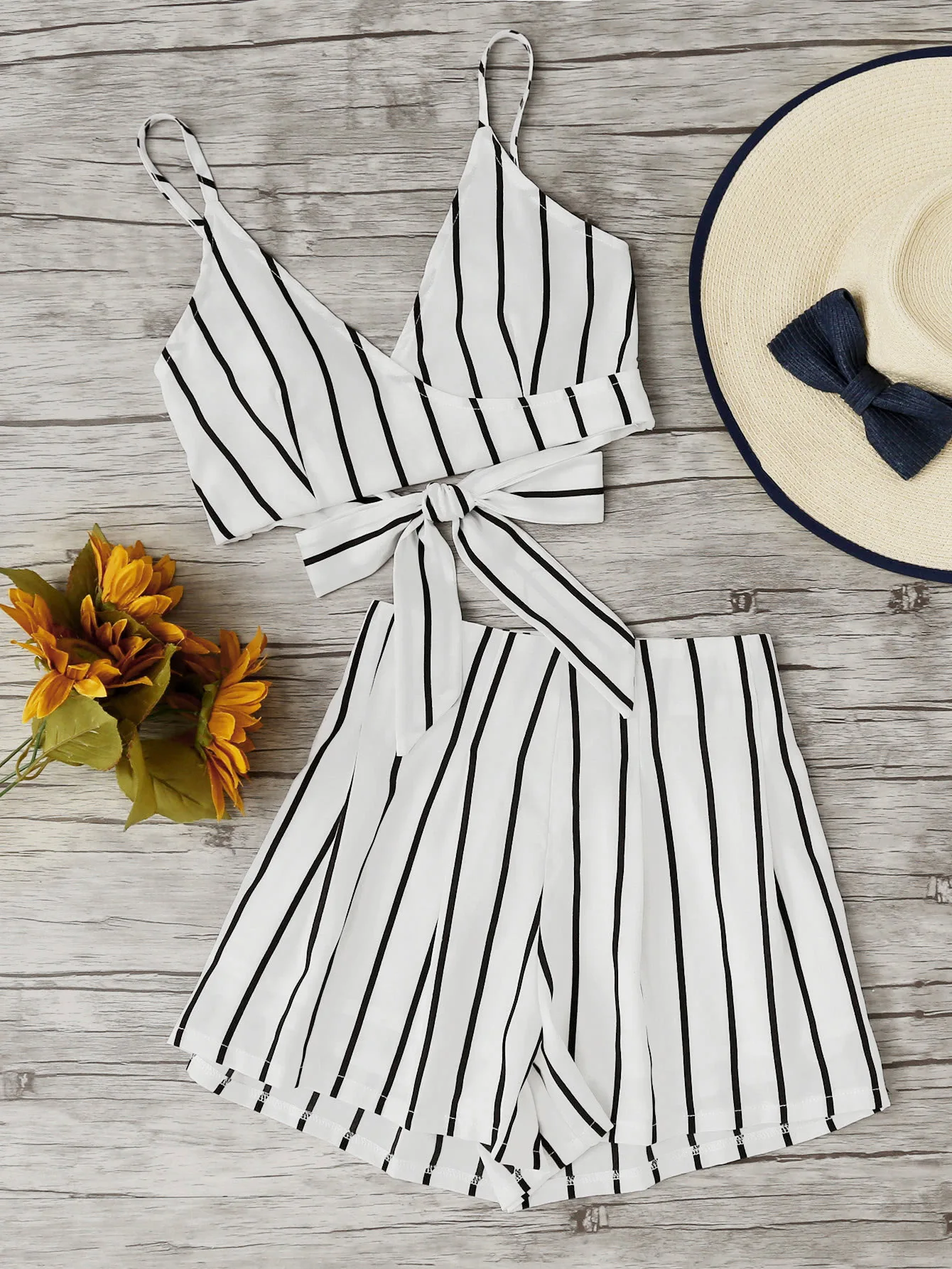

Stripe Surplice Bow Tie Open Back Crop Top with Spaghetti Straps with Women's Shorts Set Summer V Neck Beach Suits Set