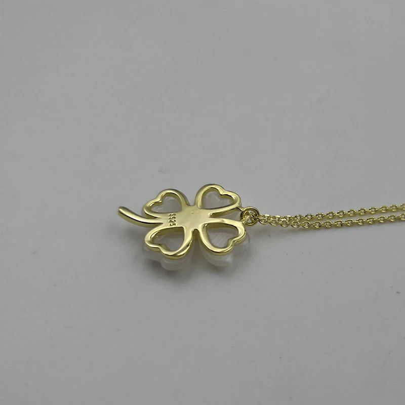 four leaf clover pendant necklace in sterling silver with 18k yellow gold plating setting cat's eyes stone opal  2