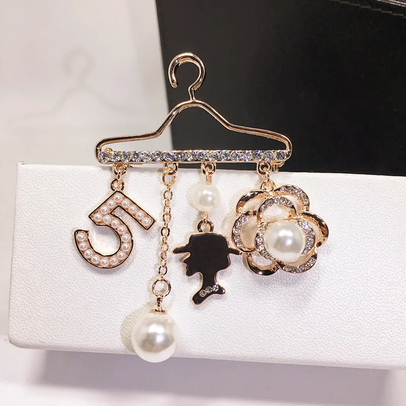 B109 Number 5 Pearl Tassel Flowers Lapel Pins Kpop Broche Strass Brooches Bijouterias Broach Jewelry For Women B109 Number 5 Pearl Tassel Flowers Lapel Pins Kpop Broche Strass Brooches Bijouterias Broach Jewelry For Women