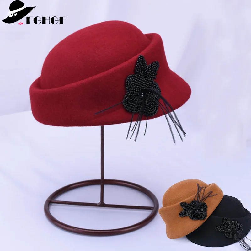 

FGHGF Women Beret Hat Wool Felt Winter Cap Elegant Pillbox Hat with Mini Black Peals Adorn Ladies Dress Church Fedoras Black Red