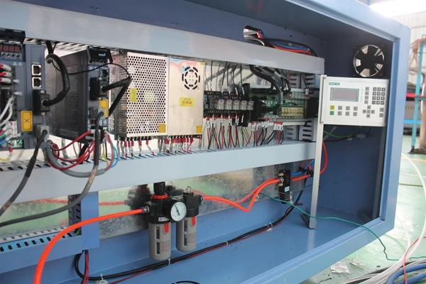 Automatic AC voltage regulator (Optional part)