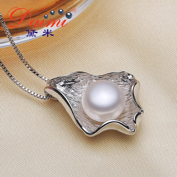 UNIQUE Brand New Pearl Necklace Women Designer Classcial Silver Pendant Necklaces Pearl Jewelry for Summer