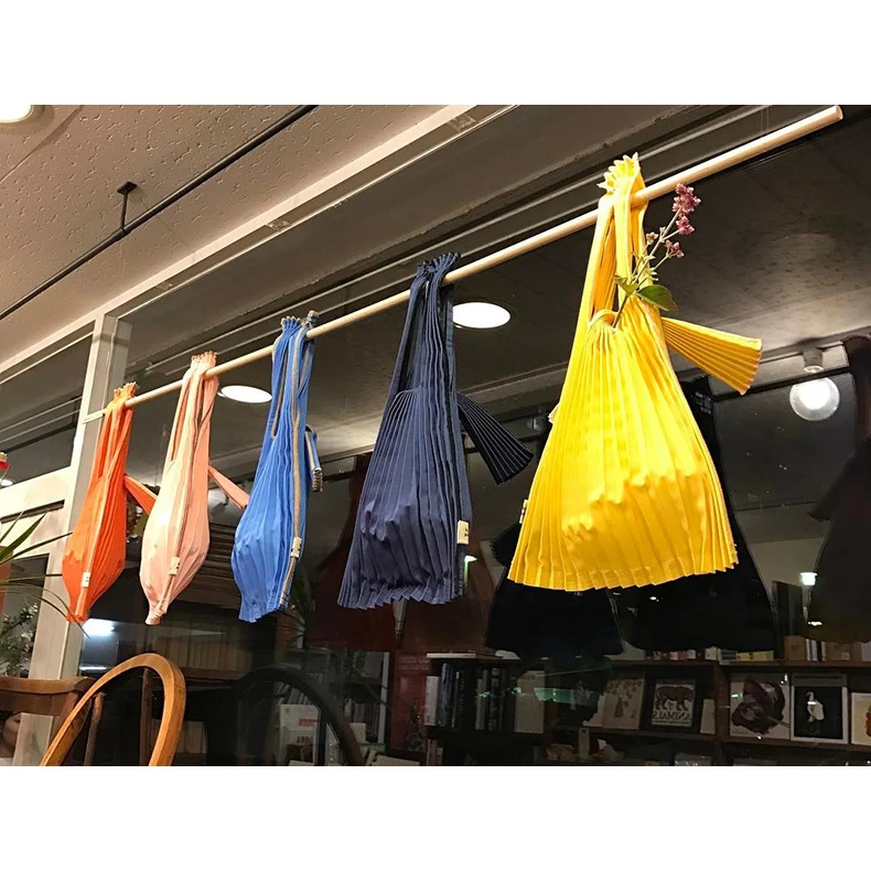 

Soft nylon pleats shopping bag High capacity shoulder bags Lightweight and durable totes bags