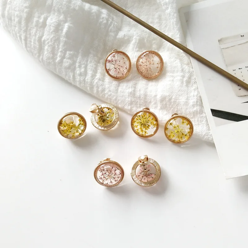

Bohemian Flower Specimen Stud Earrings Simple Fashion Earrings Wholesale Geometric Round Earless Ear Clips For Women Gifts New