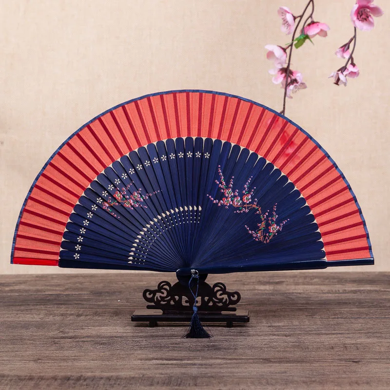Китайский Шелковый веер ручной работы красивый ретро полый красный веер с цветами поверхность складной веер свадьба день рождения подарки гостю - Цвет: 8