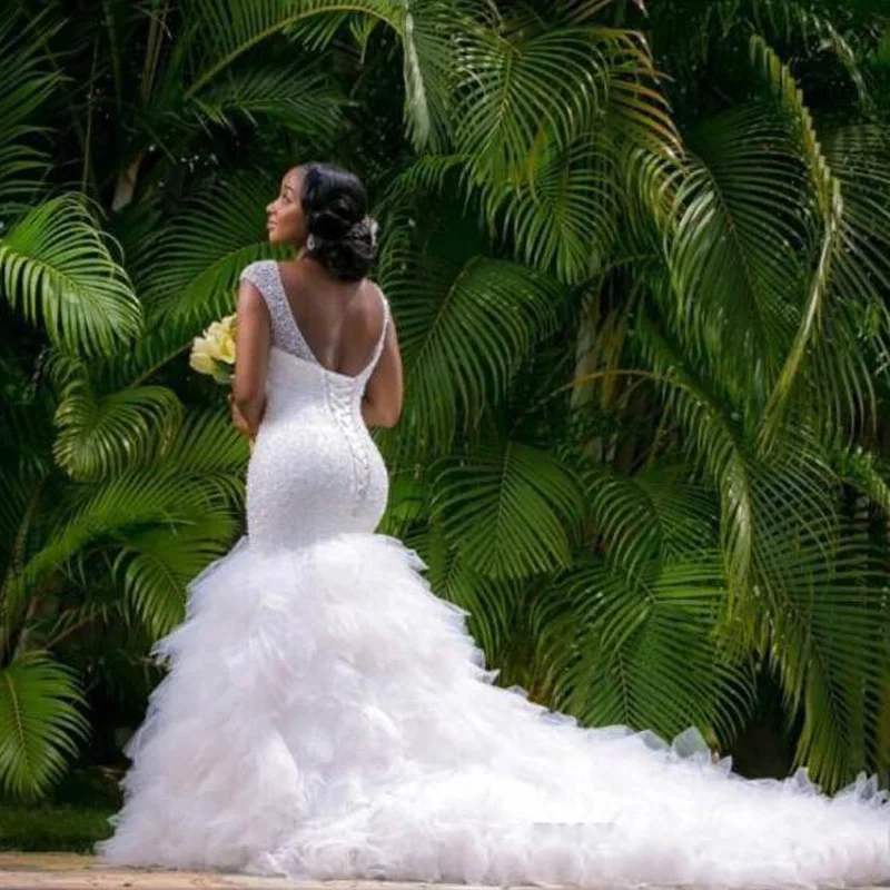 

2017 Major Beading African Vestido de noiva Deep V-Neck Mermaid Wedding Gowns Luxury Chapel Train Bridal Gown with Tiered Train