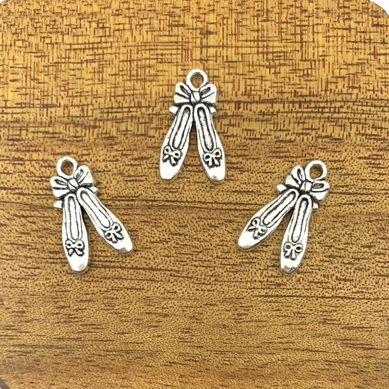 

10 pieces of glamour ballet shoes sneakers 22*13mm Tibetan silver plated pendant jewelry DIY handmade craft pendant alloy.