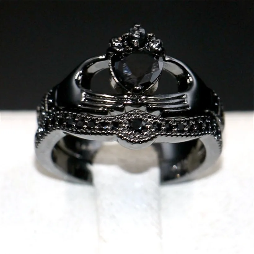 Baratos Conjunto de anillo de boda de corona de circonita negra con corazón de amor Choucong Claddagh con corazón de amor y corona de cristal blanco lleno de oro negro de 10KT