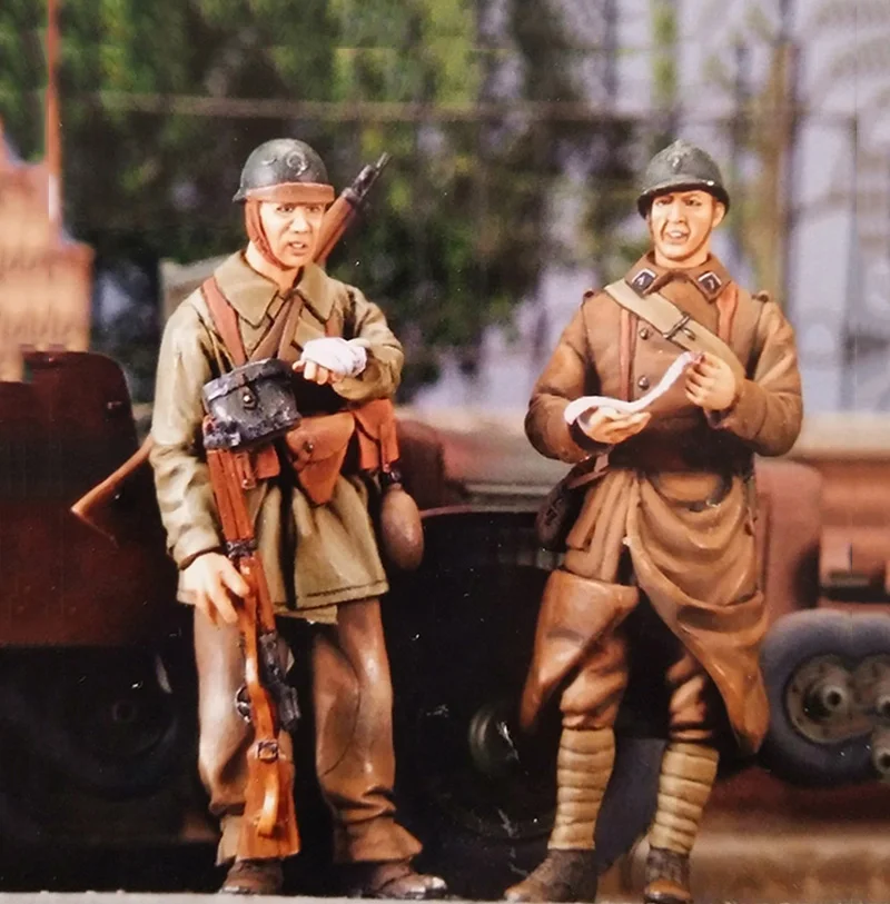 

1/35 Scale Unpainted Resin Figure French soldiers WWII