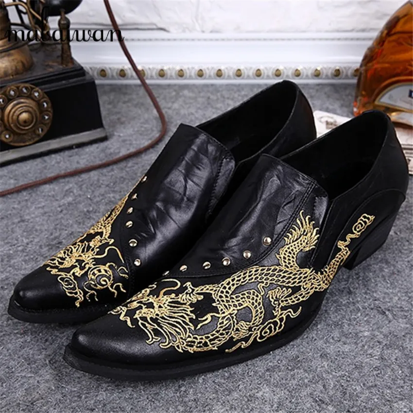 Dragon Embroidered Men Real Leather Shoes Pointed Toe Zapatos Hombre Rivet Wedding Dress Party Shoe Slip On Men Creepers