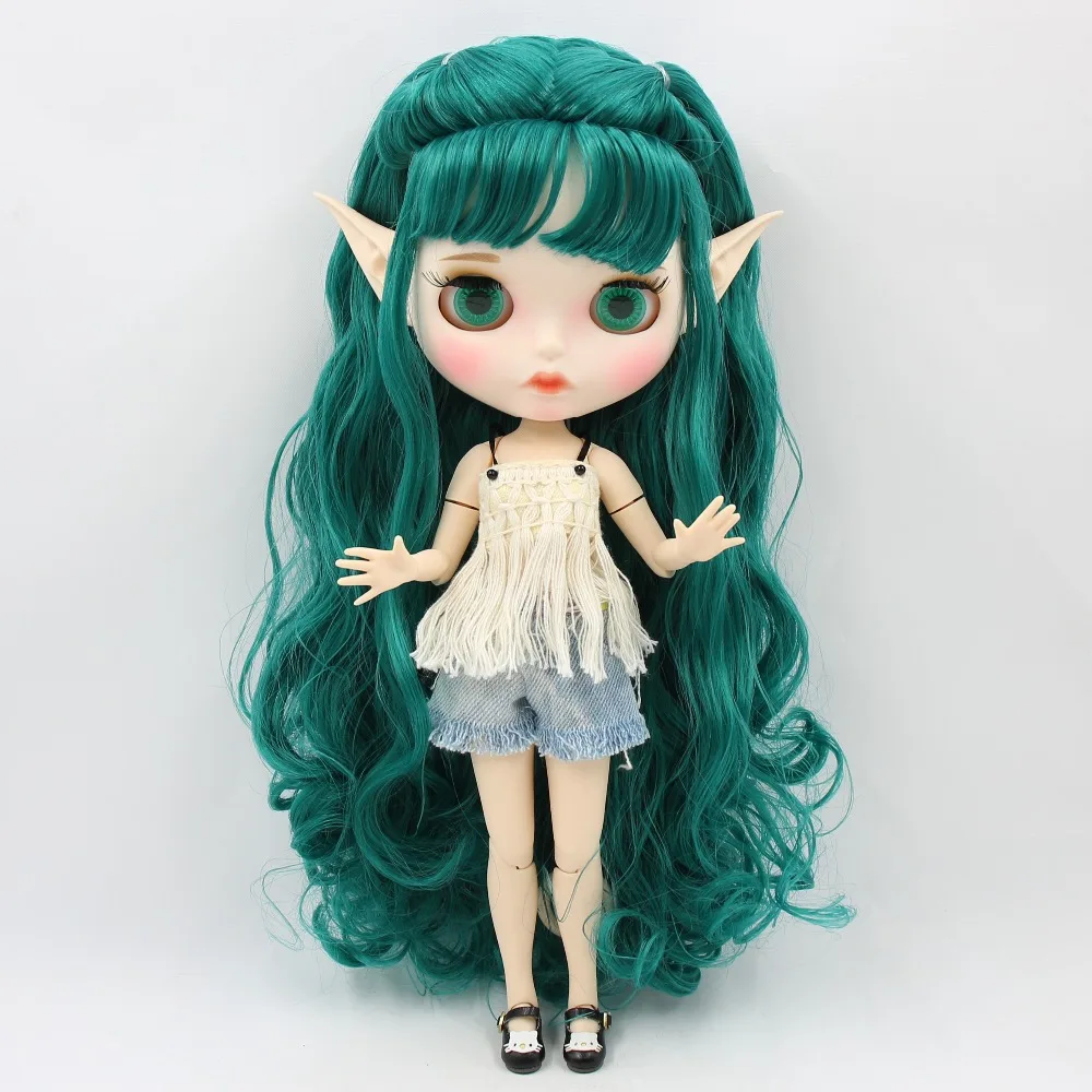 Mya - Premium Custom Neo Blythe Pop met groen haar, witte huid en mat pruilend gezicht 1