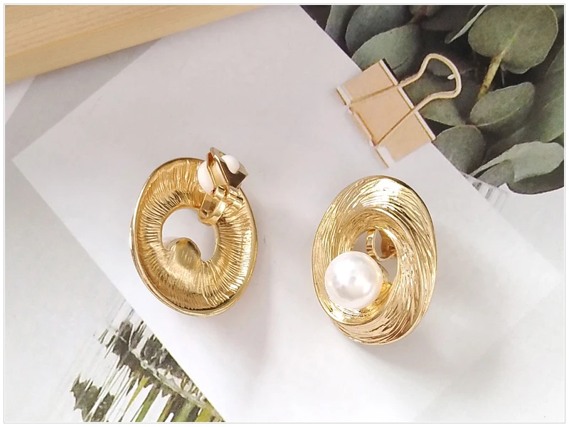 Metal Pearl Earrings  (5)