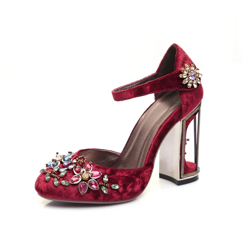 

2018 Fashion Women Flock Sandals Retro Casual Embroidered Wedding Lace Shoes Ethnic Crystal Round Toe Backle Strap Single Shoes