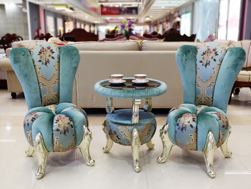 special European style center/coffee/tea table with two chairs