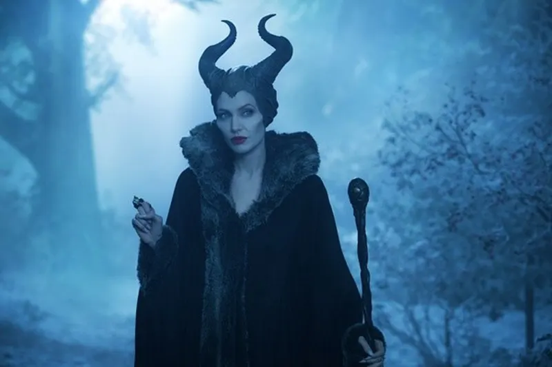 Хэллоуин Maleficent: любовница зла Косплей ведьмы рога шляпа головные уборы Черная Королева Маска Головные уборы вечерние шлем