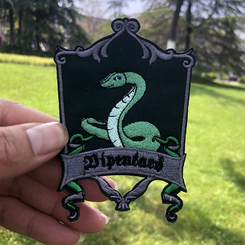 

Pulaqi Harry Potter Badges Iron On Patches Niffler Patches Circle Embroidered Punk Patch For Kids Clothes T-shirt Decoration F