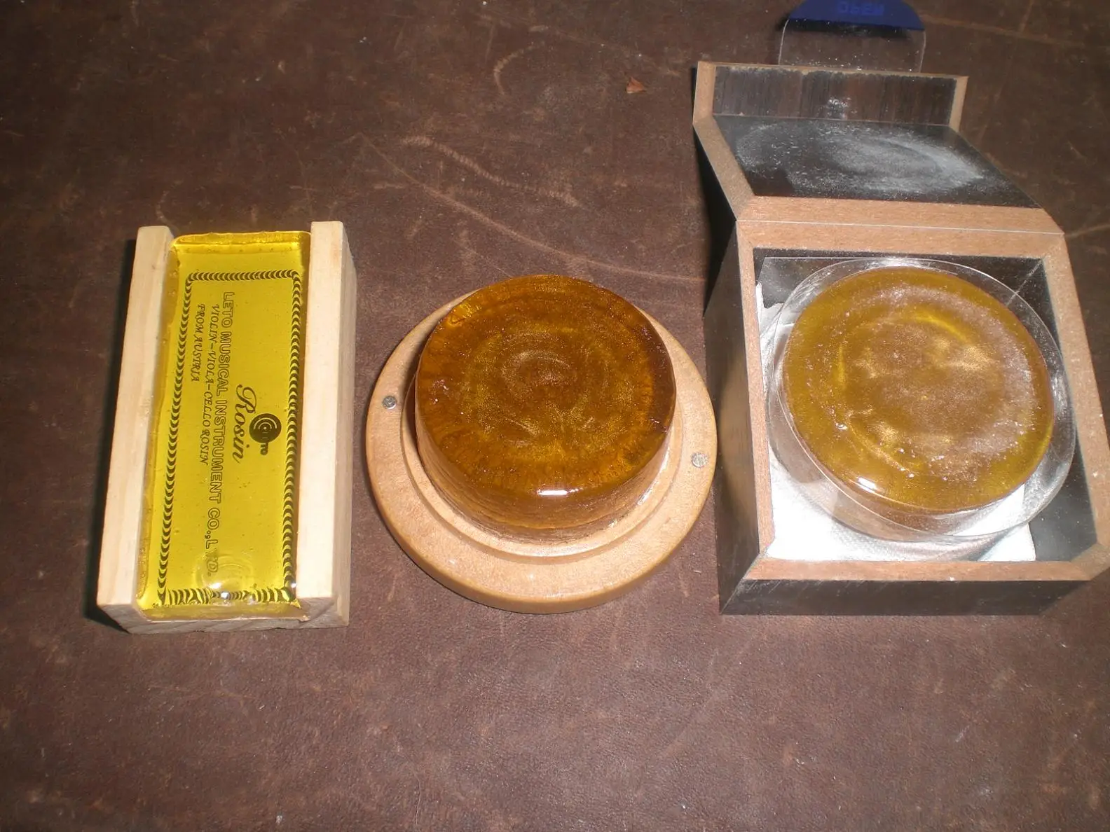

2 PCs Rosin for bows in different grade High quality rosin
