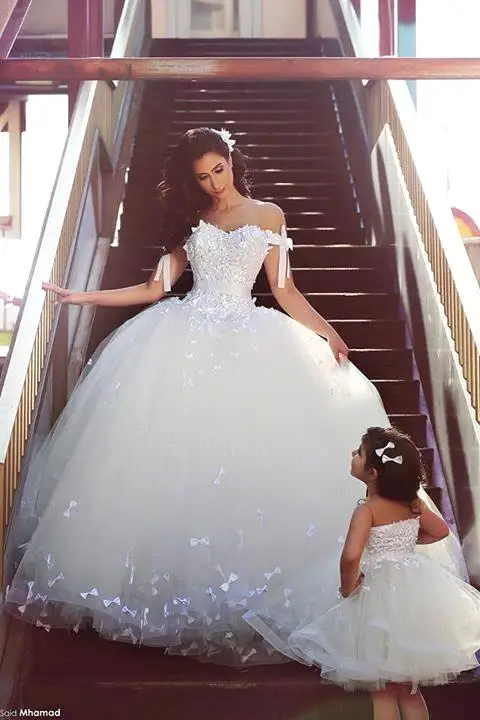 elegante madre e hija fuera del hombro del arco apliques blanco tul
