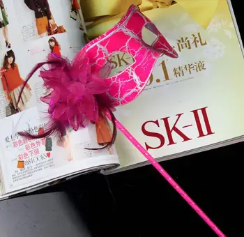 

100pcs Hot Sale Fashion Masquerade Masks Half Face Crack Mask Halloween Carnival Party With Side Flower Feather On Stick