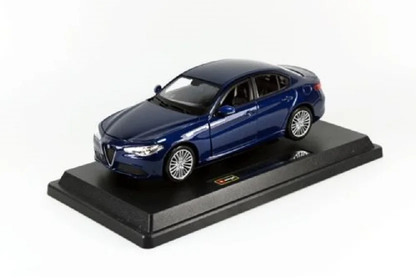 Модель спортивного гоночного автомобиля Bburago 1:24 2016 Alfa Romeo Giulia новинка в
