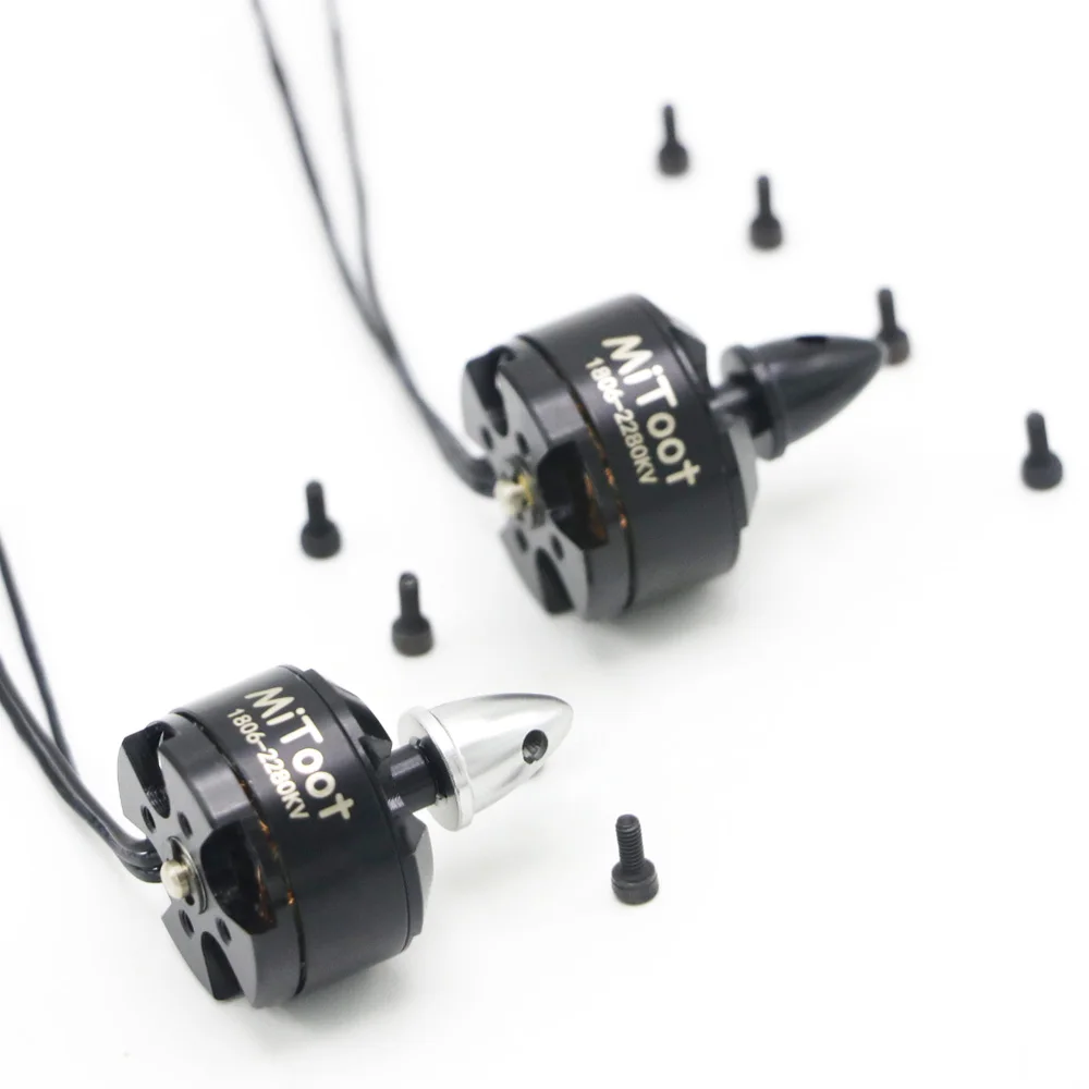 Moteur sans balais 1806 2280KV installé sur un bras de drone FPV, avec hélice montée, prêt à voler.