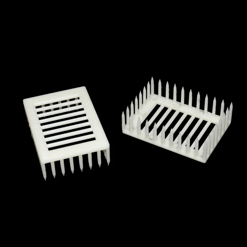

2 Pcs New Bee Plastic Cage Wang Buckle Cover King Cage Prisoners Needle Cage Wang Cartridge Apiculture Tools