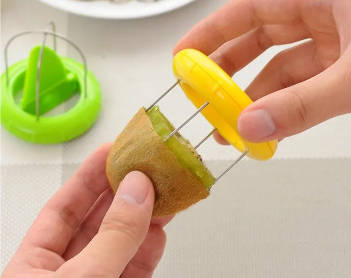 

1PC 2 in 1 Stainless Steel Kiwi Peeler Fruit Knife Slicer Multi Functional Fruit Tool Kitchen Utensils Gardget KX 025
