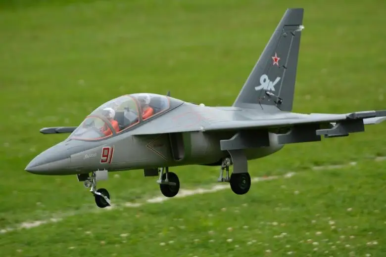 Электрический радиоуправляемый самолет ready2fly Freewing Yak130 яка 130 90 мм edf модель PNP