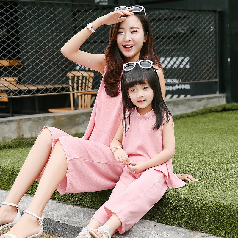 Summer Chiffon Tracksuit For Women 2016 Matching Mother And Daughter Clothes Sleeveless Lace Tops Pants Set Family Look Clothing (16)