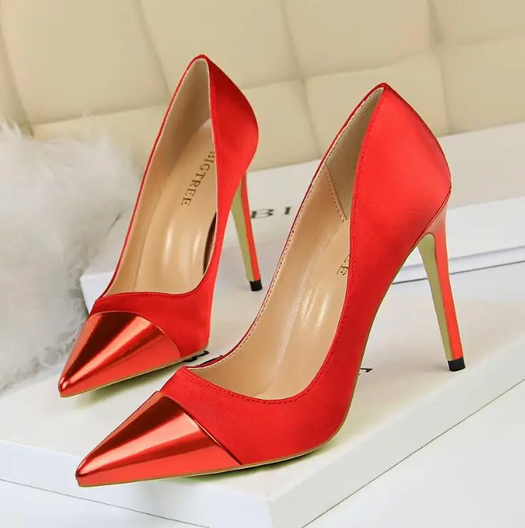 Офисная обувь из лакированной кожи на тонком каблуке; Новое поступление; женские туфли-лодочки; модная обувь на высоком каблуке; женская пикантная обувь с острым носком с закрытым носком - Цвет: Красный