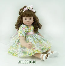 Muñeca reborn de 55 cm con pelo rizado