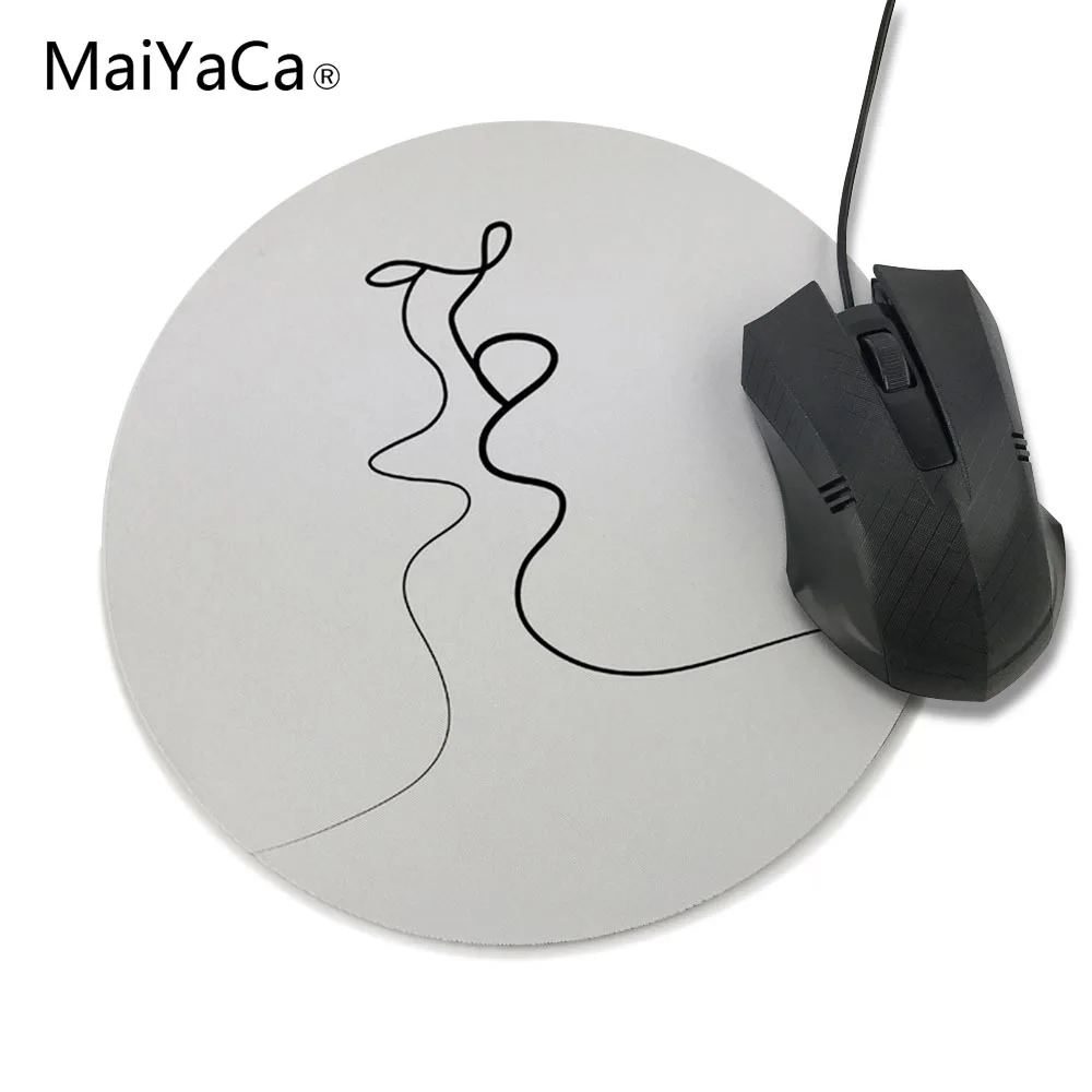 Ciuman Cinta Putaran Mouse Pad Hitam Dan Putih Warna Sketsa