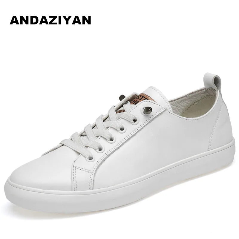 Students wear Korean white leather shoes men's shoes