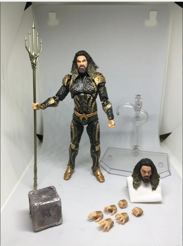 DC COMICS justice League Aquaman MAFEX 061 PVC Action Figure Collectible Model Toys Doll 16CM