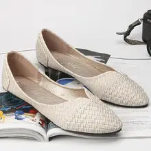 Весенняя модная женская обувь на плоской подошве; повседневные водонепроницаемые мокасины из лакированной кожи с острым носком для офиса; женские лоферы; обувь без застежки; большой размер 41