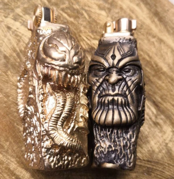 

XJGZS 2 color handamde Retro Vintage brass the Movie Venom 3D Embossed Kerosene Lighter