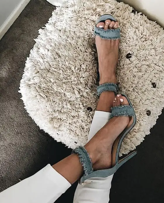 Популярные летние синий Distressed Denim открытым носком Сандалии для девочек молния Назад модельные туфли для женщин шпильках Дамская мода Высокие каблуки